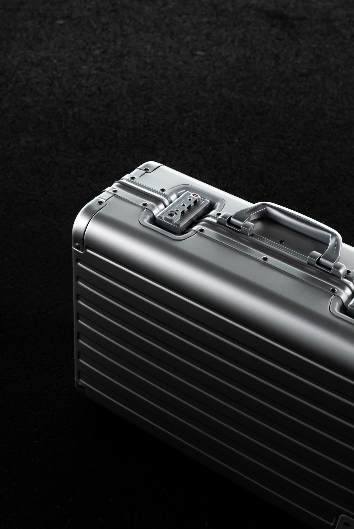 Best Business Suitcase 2025: Elevate Your Travel with the Empyrean Aluminium Suitcase